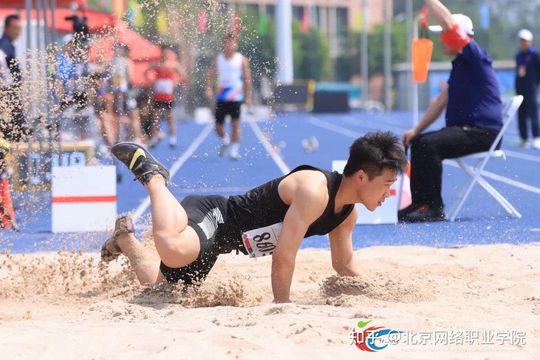 运动员决胜关头，以过人的实力赢得胜利，创造佳绩的简单介绍