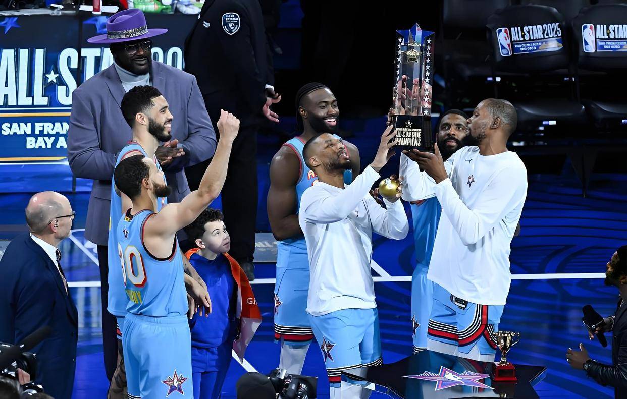 NBA常规赛揭幕，球迷欢呼狂热