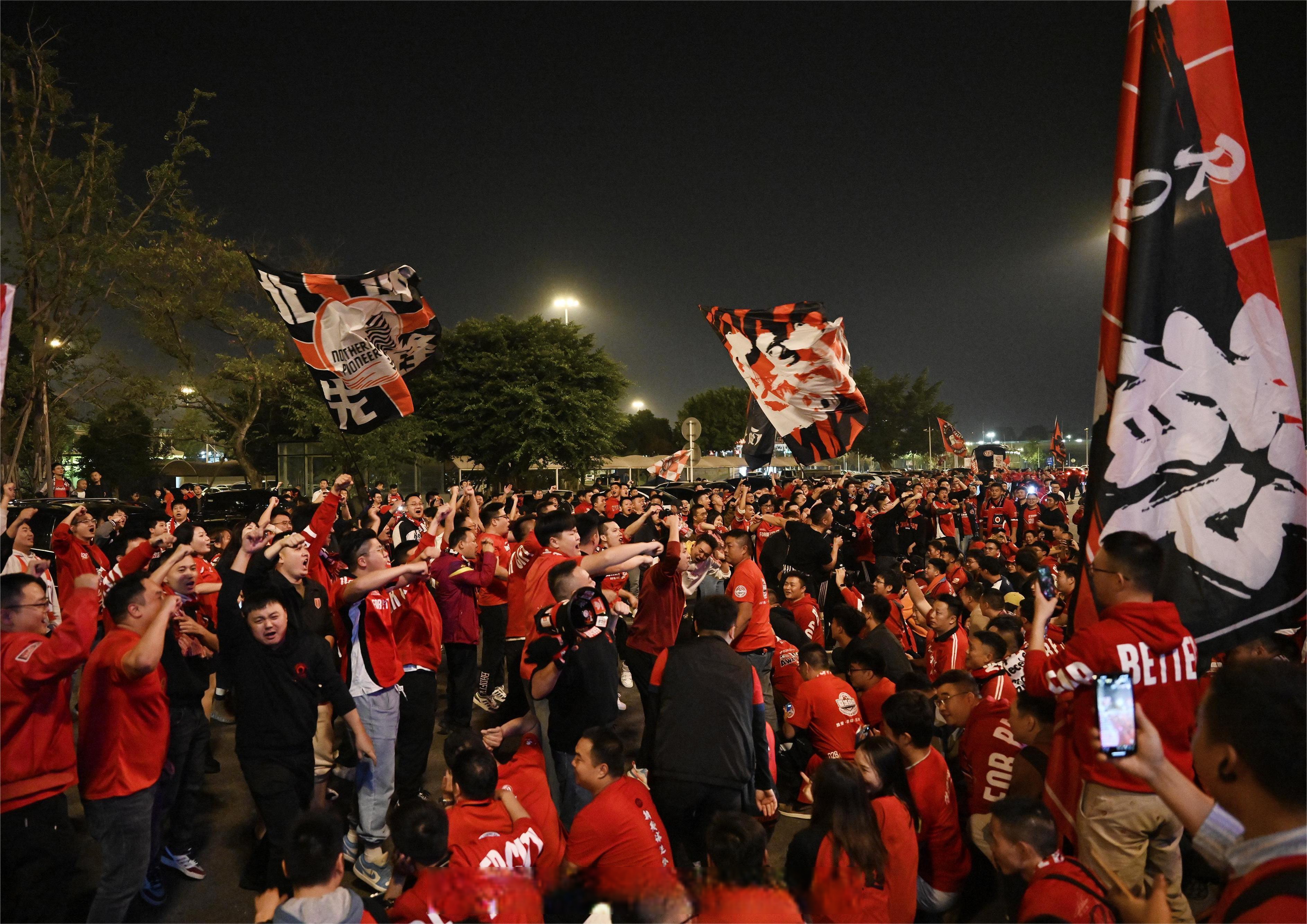 包含负伤出场一度担忧球迷燃呼呼为之担心的词条 包含负伤出场一度担忧球迷燃呼呼为之担心的词条