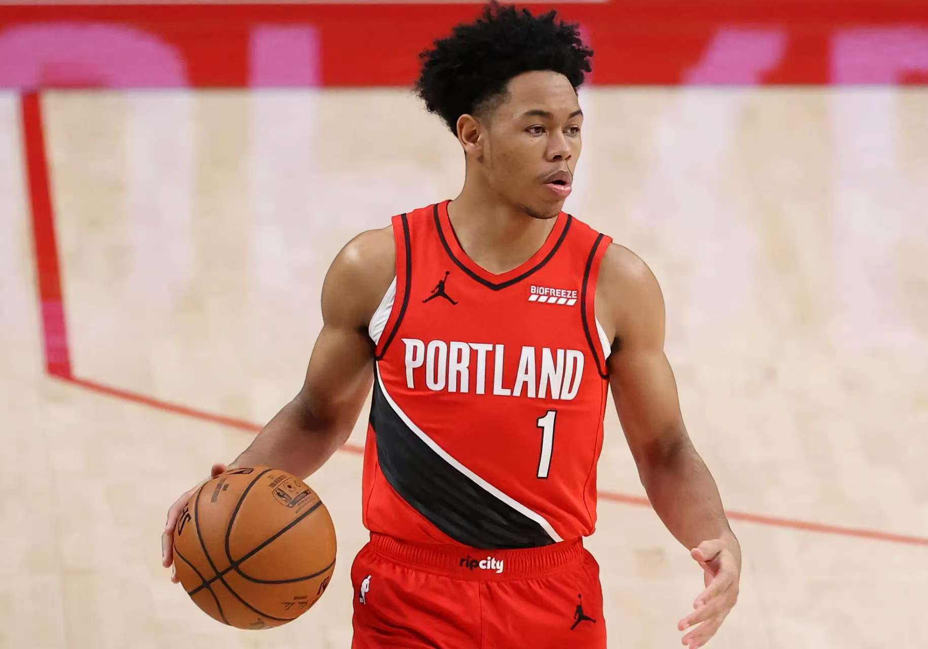 开拓者队主场告负，战绩受挫