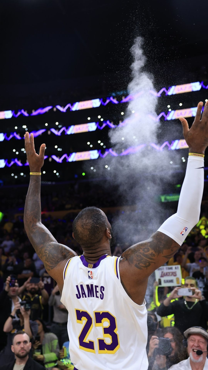 火箭险胜湖人，季后赛拉锯战继续