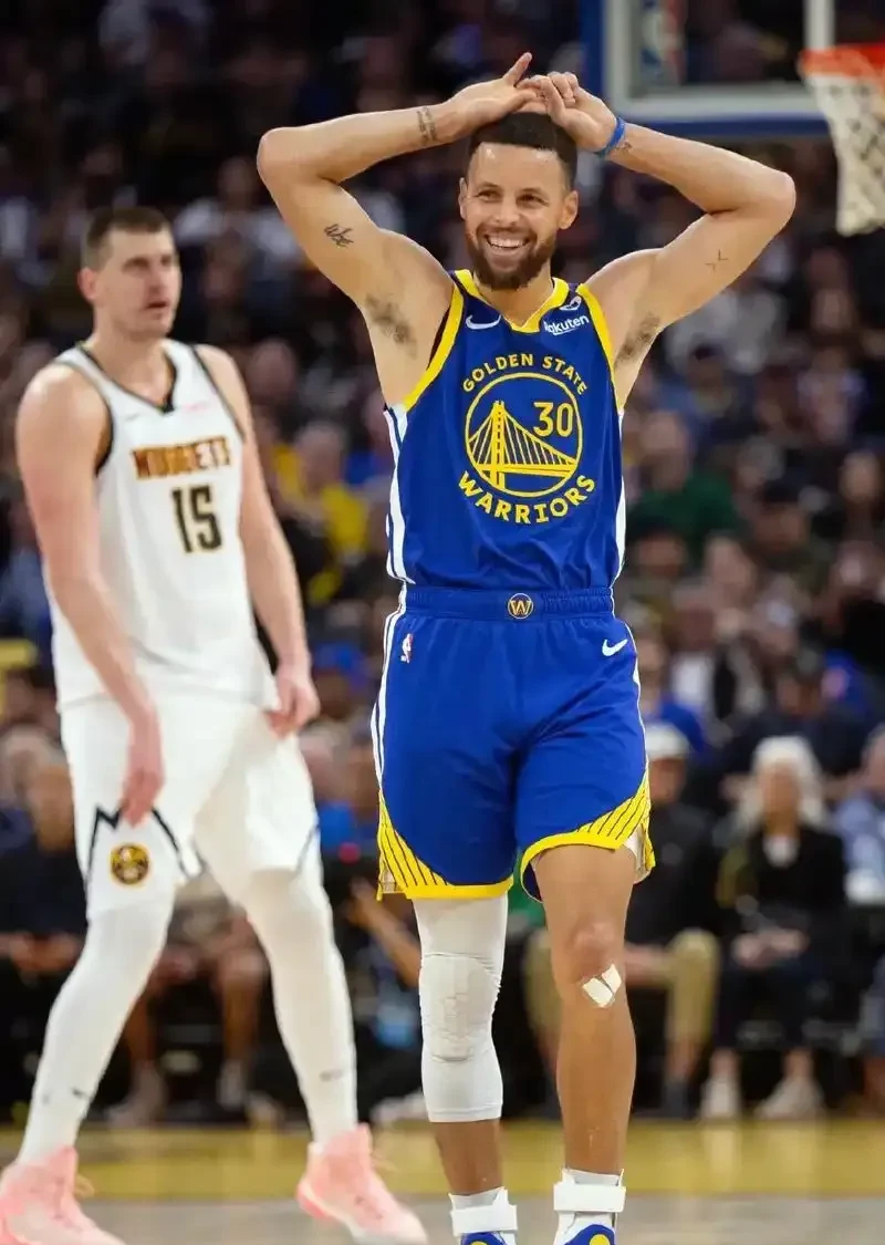 世俱杯决赛-勇士轻取快船，库里陷入高效狂热状态