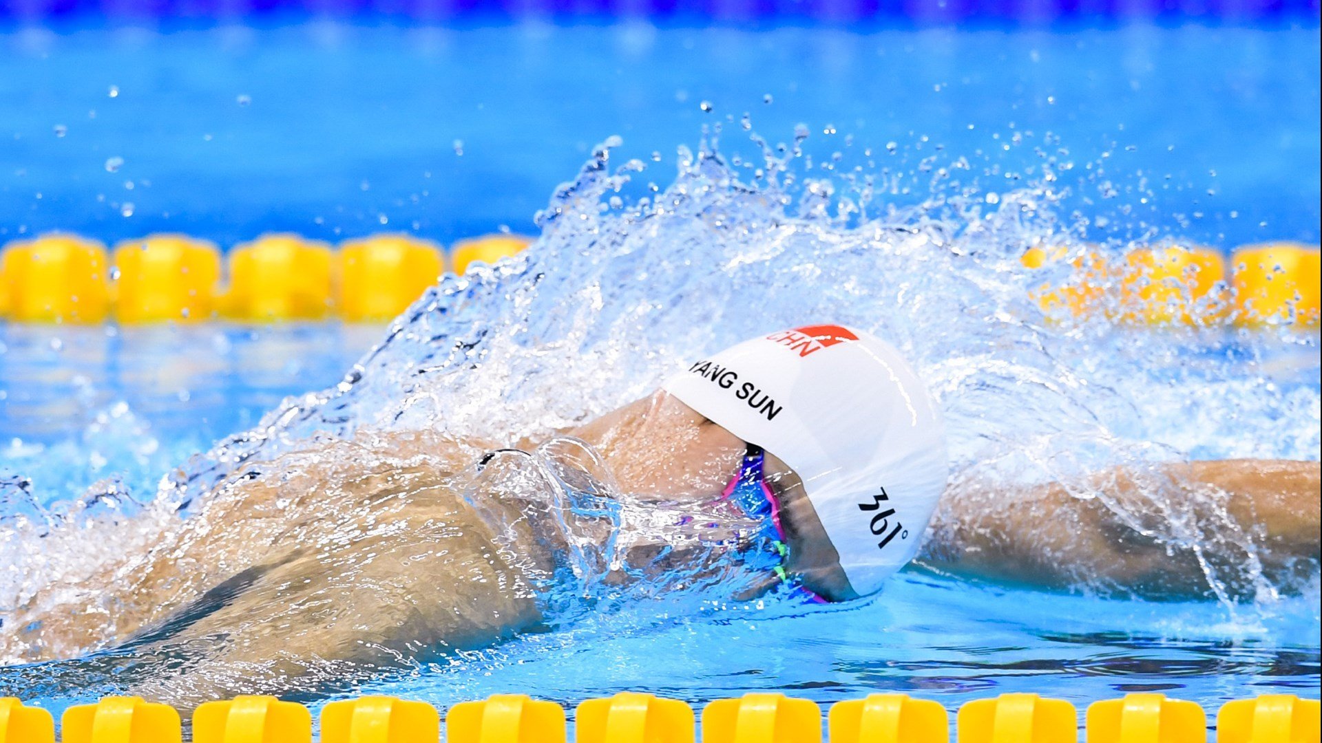 赛道上的隐形大师，巴雷拉如何一手掌控F1揭幕战之夜